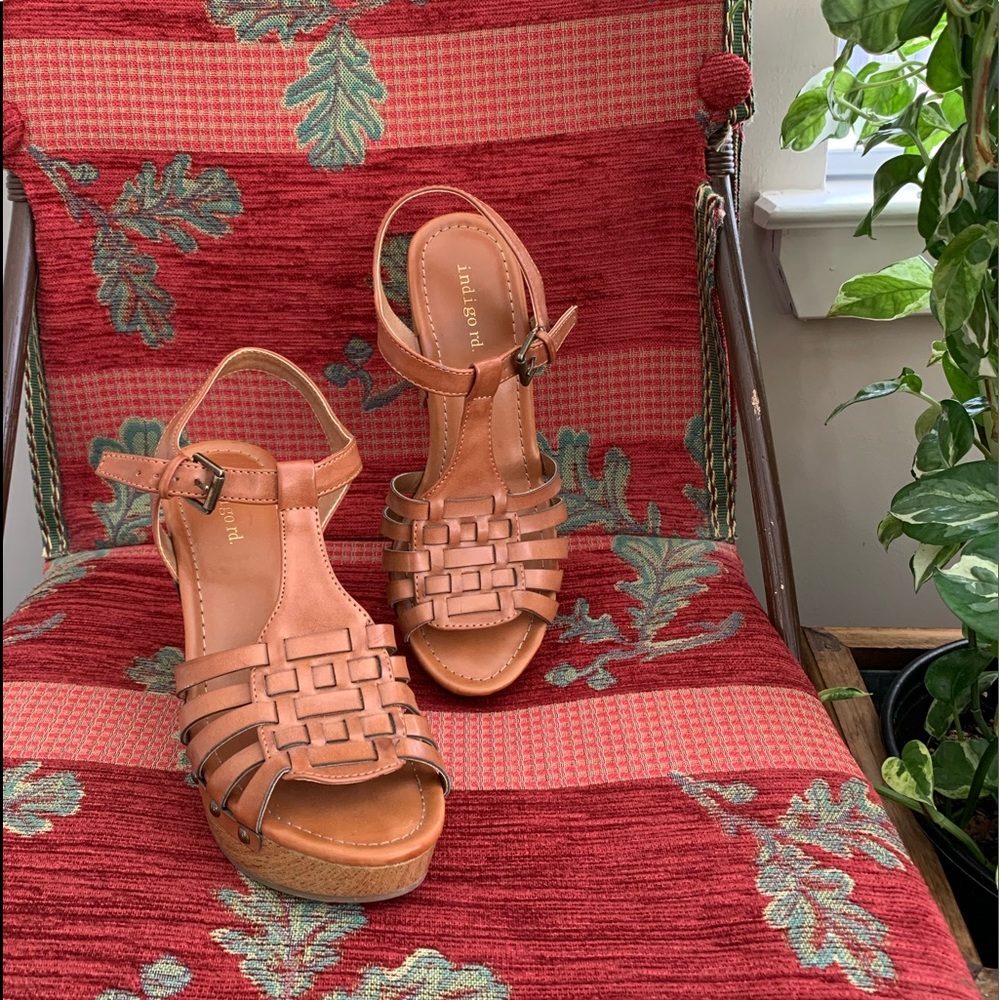 Chunky heeled sandals brown size 7